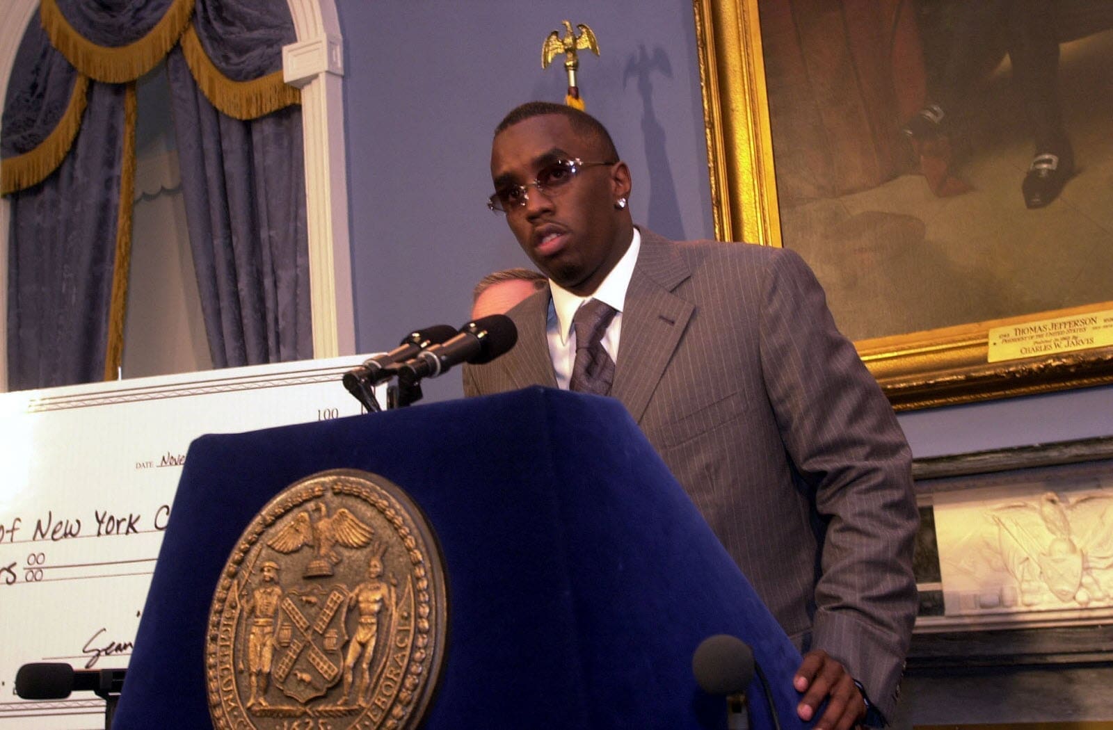 découvrez les révélations autour de l'affaire diddy et la loyauté de son ancien assistant. analyse des témoignages et implications de cette affaire dans le monde de la musique.