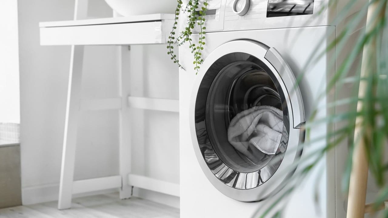 découvrez nos conseils pratiques pour l'entretien de votre lave-linge. assurez-vous de prolonger la durée de vie de votre appareil tout en optimisant son efficacité. suivez nos étapes simples pour un entretien régulier et un nettoyage efficace.