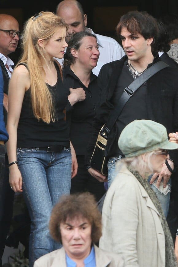 découvrez les adieux émouvants de c8, une émission qui touche le cœur et célèbre les souvenirs inoubliables. revivez des moments poignants, des témoignages sincères et des hommages touchants qui marquent la fin d'une ère.