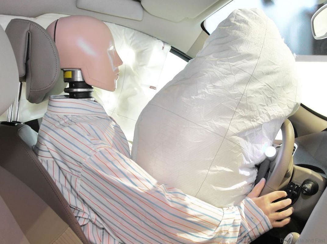 découvrez les étapes essentielles pour enlever le voyant d'airbag de votre véhicule. suivez notre guide pratique pour identifier les causes de l'allumage du voyant et résoudre efficacement le problème. assurez-vous de la sécurité de votre voiture grâce à nos conseils d'experts.