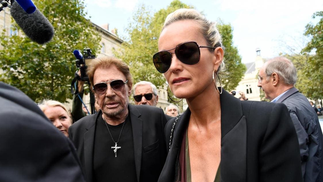 découvrez tout sur le nouvel amour de laeticia hallyday ! plongez dans les détails de sa romance récente, les réactions des fans et comment cette nouvelle relation s'inscrit dans sa vie après johnny hallyday.