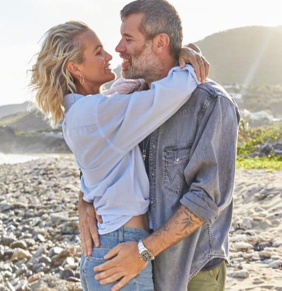 découvrez le nouvel amour de laeticia hallyday, une romance qui suscite curiosité et émotions. plongez dans les détails de sa vie sentimentale après la perte de johnny et suivez son parcours vers le bonheur.