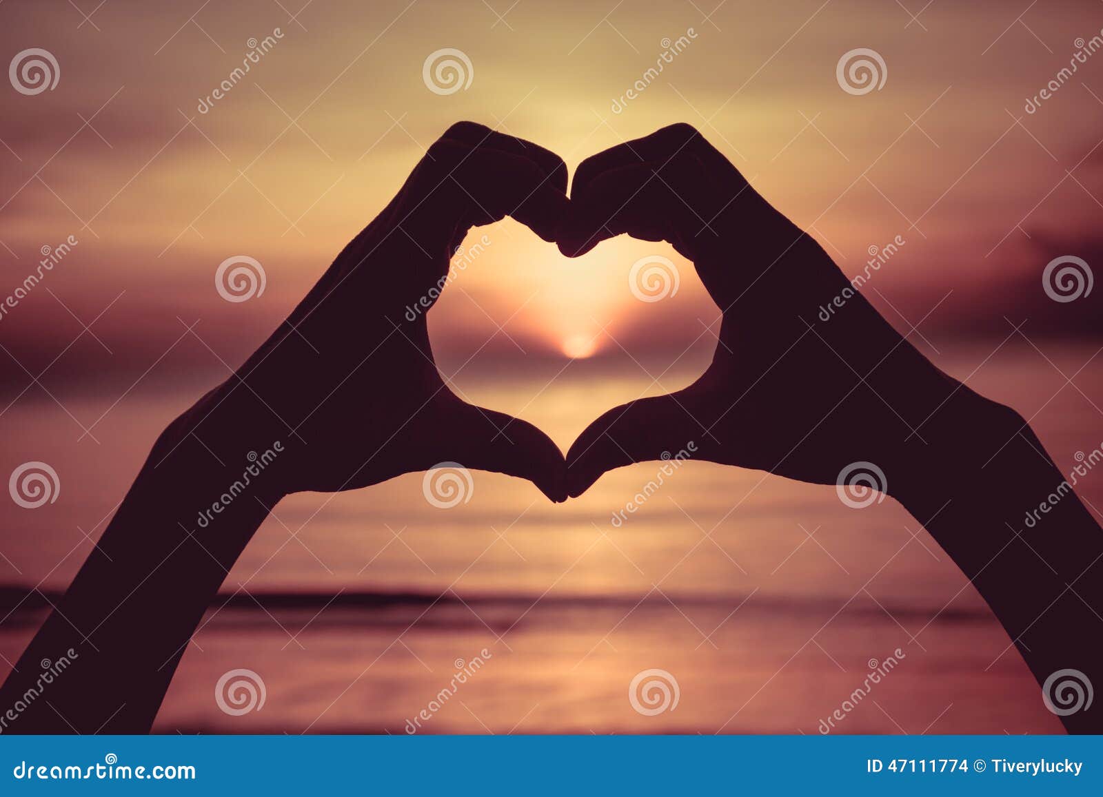 découvrez la signification profonde de l'amour : explorez ses différentes facettes, émotions et impacts sur nos vies. plongez dans ce sentiment universel qui unit les êtres et nourrit nos relations.