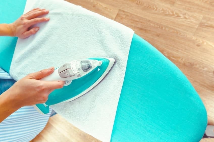découvrez nos astuces efficaces pour redonner vie à votre linge déteint. apprenez à enlever les taches de couleur et à préserver l'éclat de vos vêtements grâce à des conseils simples et pratiques.