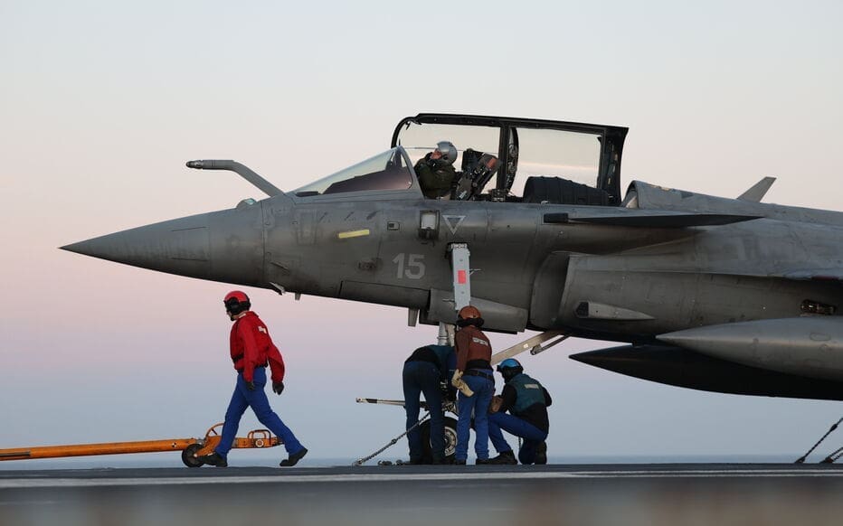 découvrez les détails du contrat d'armement d'une valeur de 300 millions d'euros, visant à renforcer la sécurité nationale et à promouvoir l'innovation technologique dans le secteur de la défense.