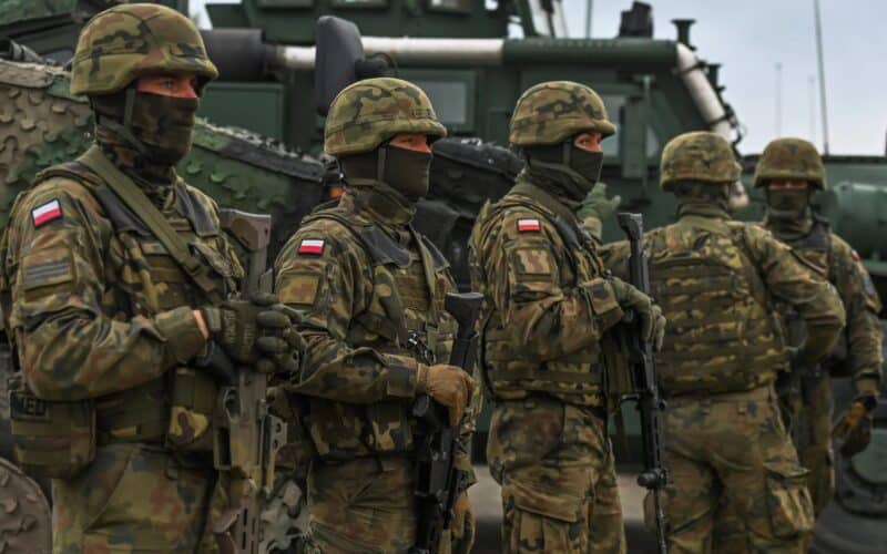 découvrez les détails du contrat d'armement de 300 millions d'euros, un investissement stratégique pour renforcer les capacités de défense. analyse des implications et des perspectives liées à cette transaction majeure.