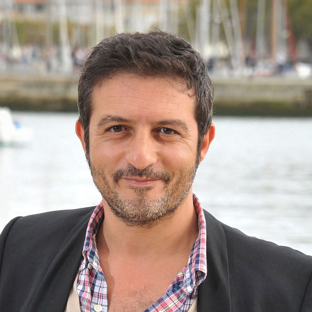 découvrez l'heureuse relation entre farouk et sa fille, une histoire émouvante pleine d'amour, de complicité et de moments inoubliables. plongez dans leur quotidien et explorez les valeurs qui les unissent.