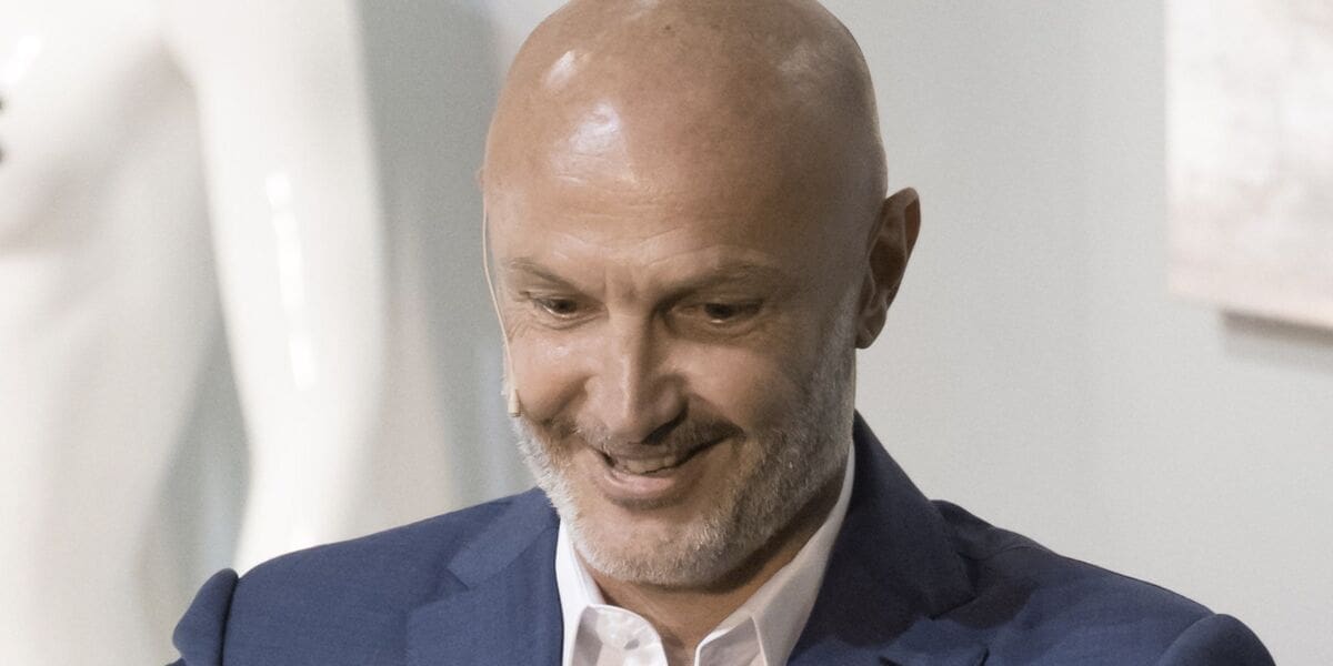 découvrez frank lebœuf, l'ancien footballeur et animateur, dans sa nouvelle passion : la danse. plongez dans son univers artistique où performances et émotions se mêlent, révélant un talent insoupçonné et une joie communicative sur la scène.