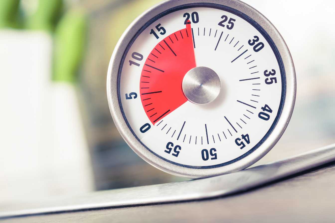 découvrez la signification mystique de l'heure miroir 20h20. ce moment particulier est empreint de symbolisme et d'énergie, offrant une opportunité de réflexion et d'introspection. apprenez comment interpréter ce phénomène horaire pour en tirer des leçons et des inspirations dans votre vie quotidienne.