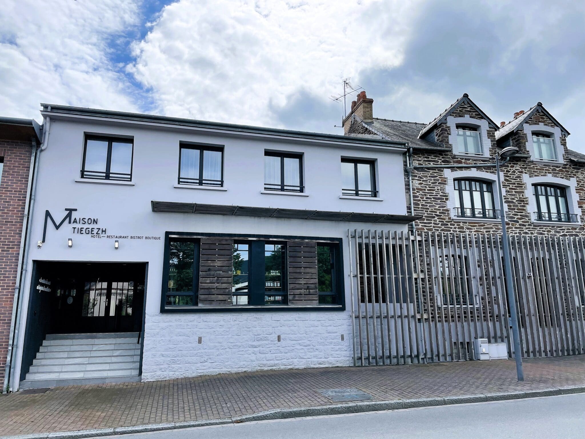 découvrez l'excellence culinaire de notre restaurant étoilé en bretagne, où chaque plat est une œuvre d'art, alliant produits locaux et créativité gastronomique dans un cadre enchanteur.