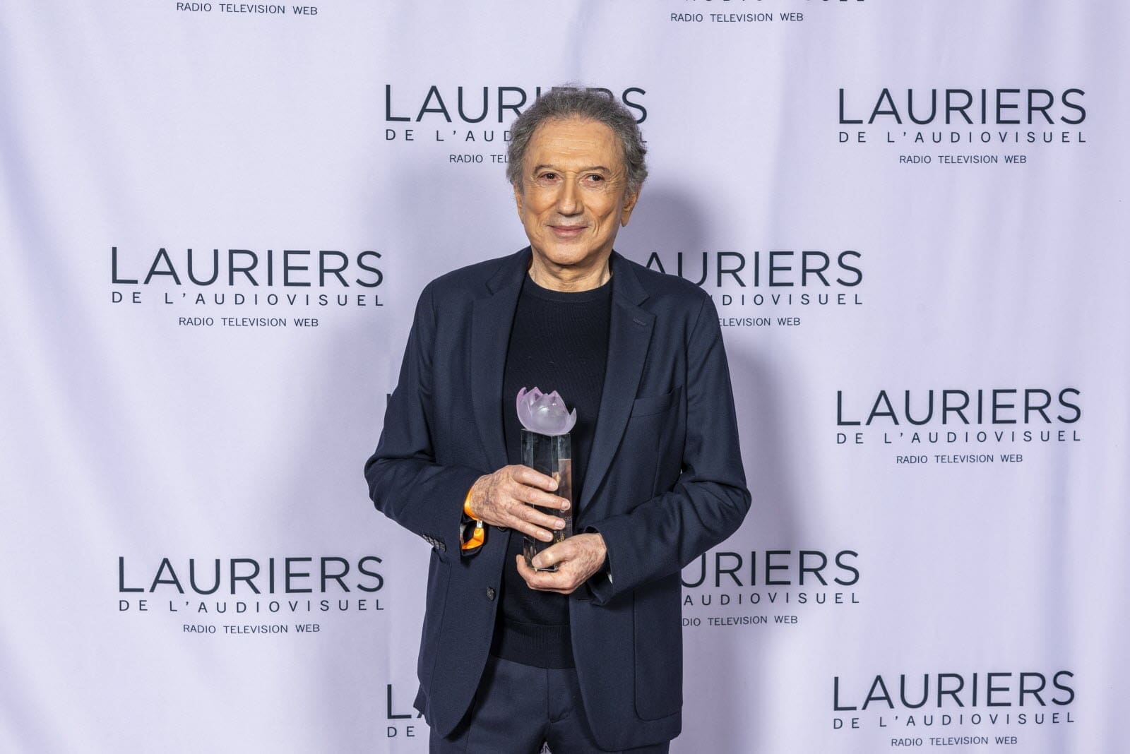 découvrez les réticences des parents face à l'influence de michel drucker sur les jeunes générations, explorant les enjeux de la télévision et des valeurs transmises. un regard critique sur le rôle des figures médiatiques dans l'éducation des enfants.