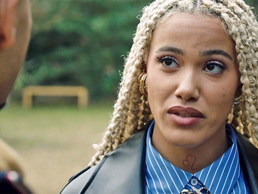 découvrez les secrets fascinants de thelma elyorissa, une figure énigmatique pleine de mystères et de richesses. plongez dans un univers d'histoires captivantes et de révélations surprenantes qui vous tiendront en haleine.