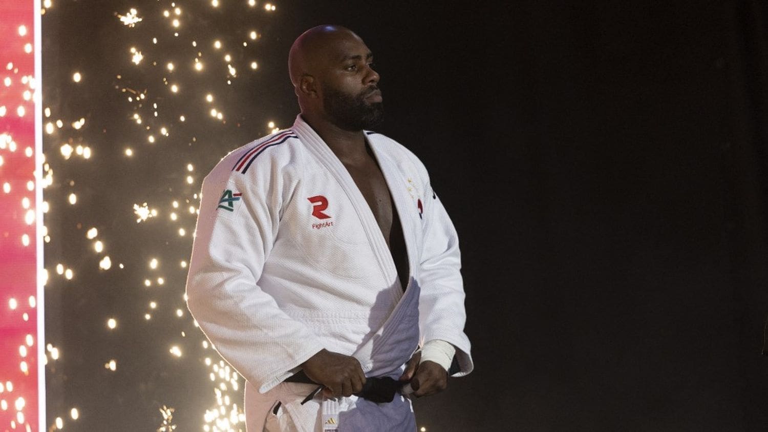 découvrez la réponse de teddy riner à aurélie casse dans un échange captivant. plongez dans leurs réflexions et retrouvez des insights exclusifs sur leurs discussions sportives et personnelles.