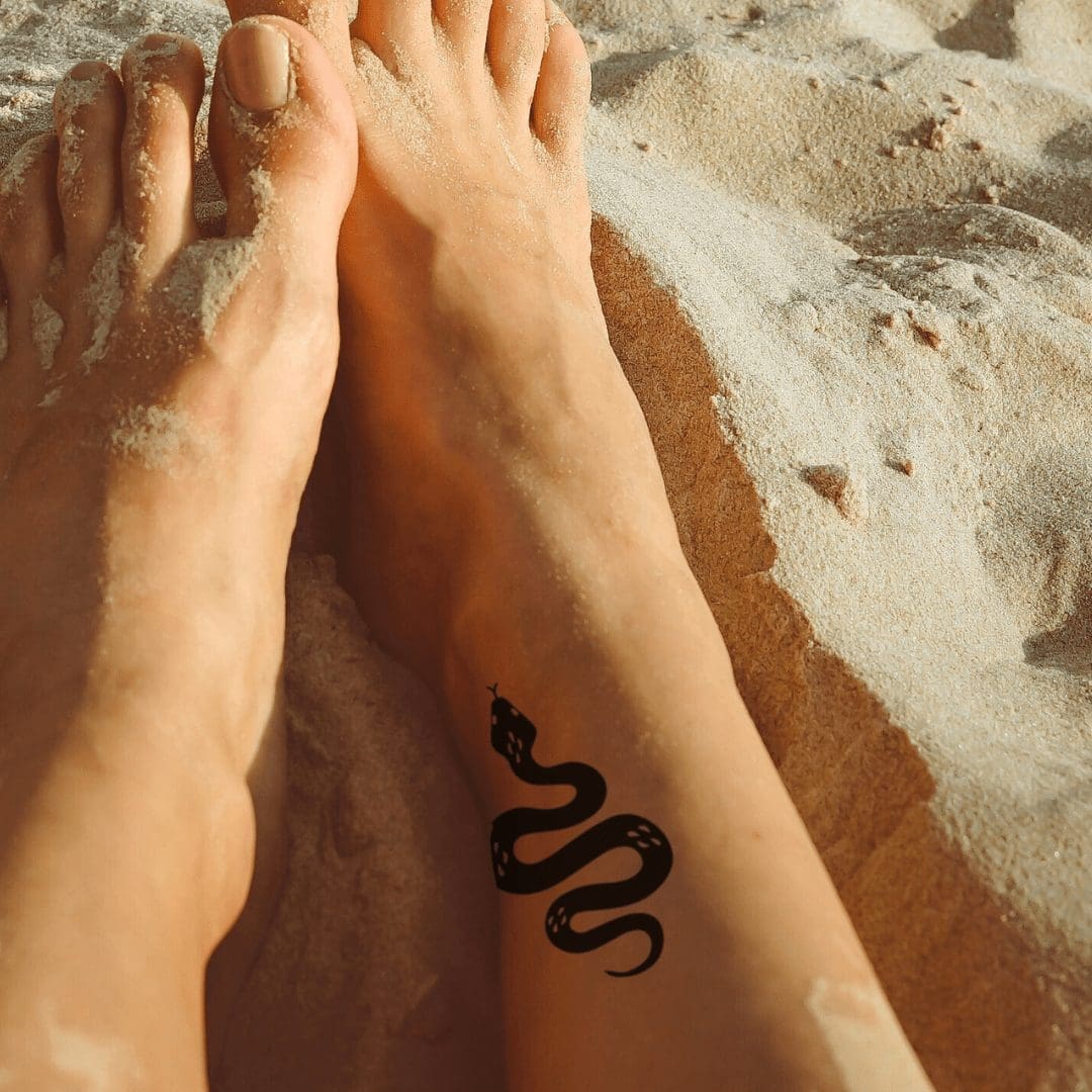 découvrez les fascinants mystères du serpent des sables, une créature énigmatique qui évolue dans les dunes arides. plongez dans son habitat, ses comportements surprenants et les légendes qui l'entourent. explorez le monde captivant de cette espèce rare et apprenez comment elle s'adapte à son environnement hostile.