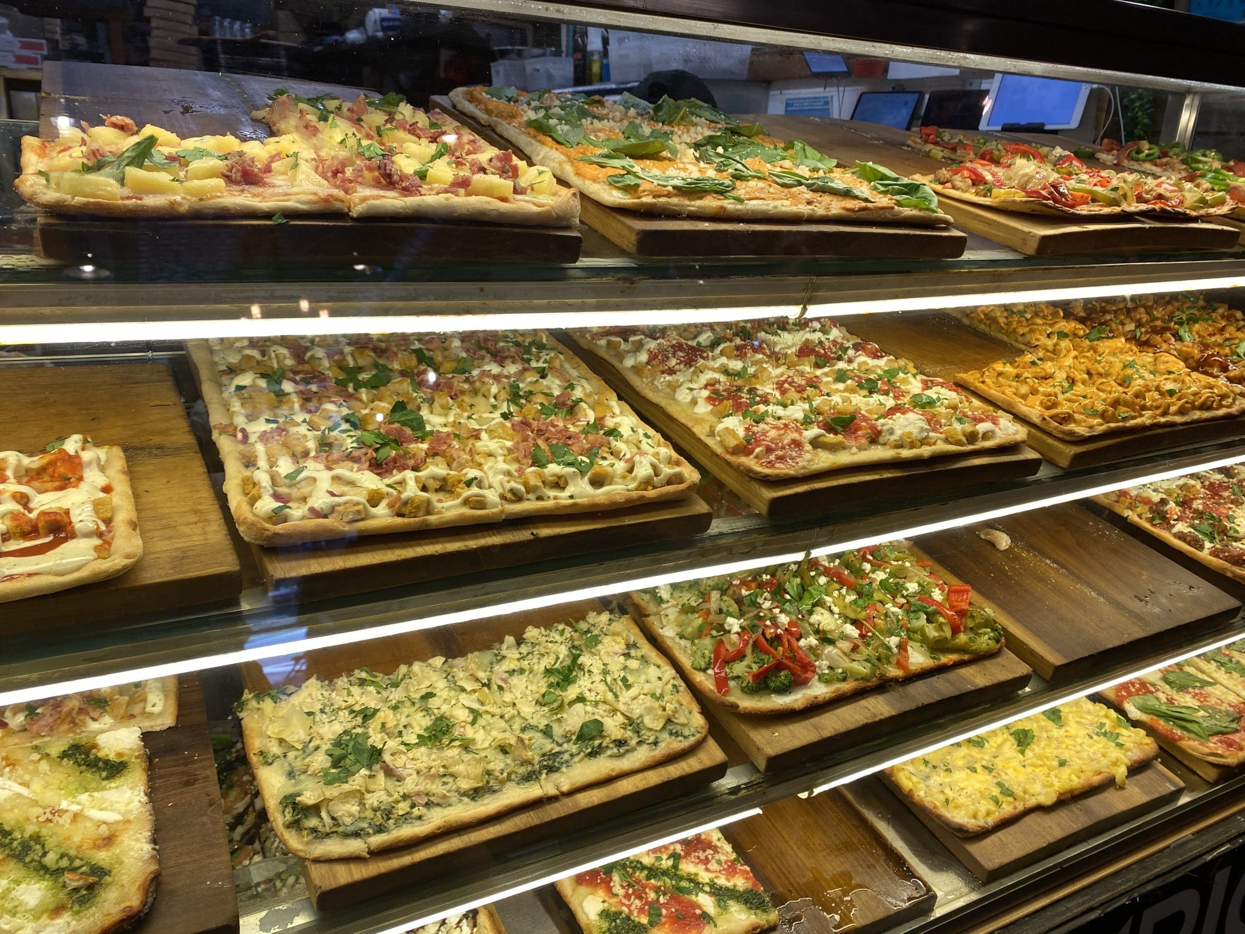découvrez champion de pizza, votre destination idéale pour savourer des pizzas artisanales préparées avec des ingrédients frais et de qualité. partagez des moments conviviaux autour de nos délicieuses créations, des classiques aux recettes innovantes, pour régaler vos papilles à chaque bouchée.