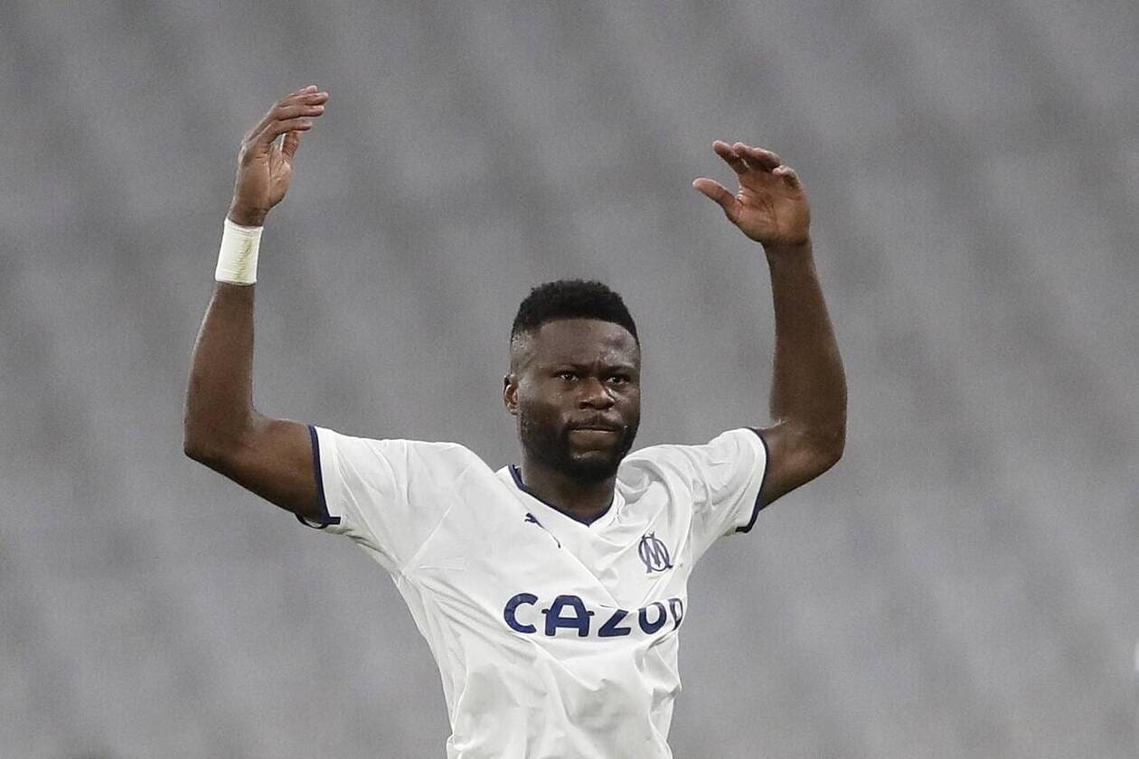 découvrez les raisons et les conséquences de l'absence de mbemba, un joueur clé au sein de son équipe. analysez son impact sur le jeu et les stratégies adoptées en son absence.