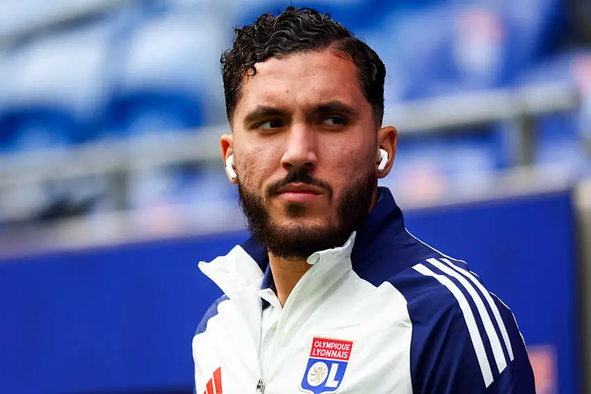découvrez les détails fascinants de l'accord secret entre le psg et rayan cherki, le jeune prodige de l'ol. quelles implications pour le club et le joueur ? plongez dans les coulisses de ce transfert potentiel et les enjeux qu'il représente pour le football français.