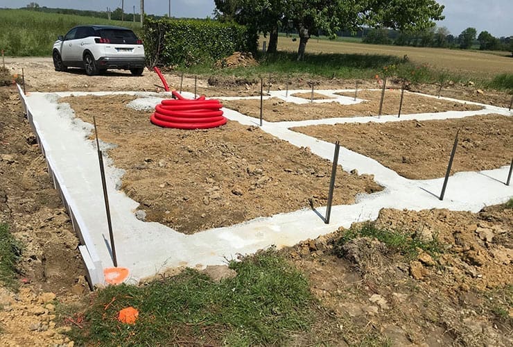 découvrez tout ce qu'il faut savoir sur le bornage de terrain : définitions, méthodes, enjeux et conseils pratiques pour délimiter vos propriétés en toute légalité. assurez la sécurité de vos limites foncières et évitez les litiges grâce à nos recommandations.