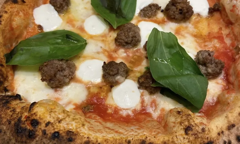 découvrez le champion de pizza, votre destination ultime pour déguster des pizzas artisanales savoureuses et créatives, préparées avec des ingrédients frais et locaux. rejoignez-nous pour une expérience culinaire inoubliable au cœur de votre quartier !