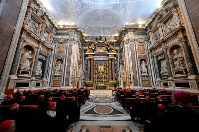 découvrez les coulisses du conclave visant à élire le nouveau pape, un événement riche en traditions et en enjeux spirituels. suivez les étapes décisives et les discussions qui pourraient façonner l'avenir de l'église catholique.
