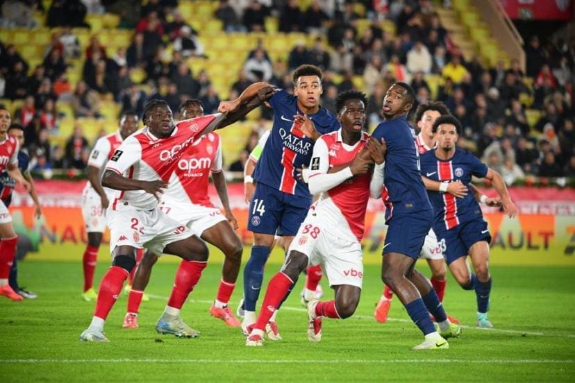 découvrez les détails intrigants entourant le départ mystérieux d'une figure clé du paris saint-germain. plongée dans les rumeurs, les spéculations et les implications pour l'avenir du club.