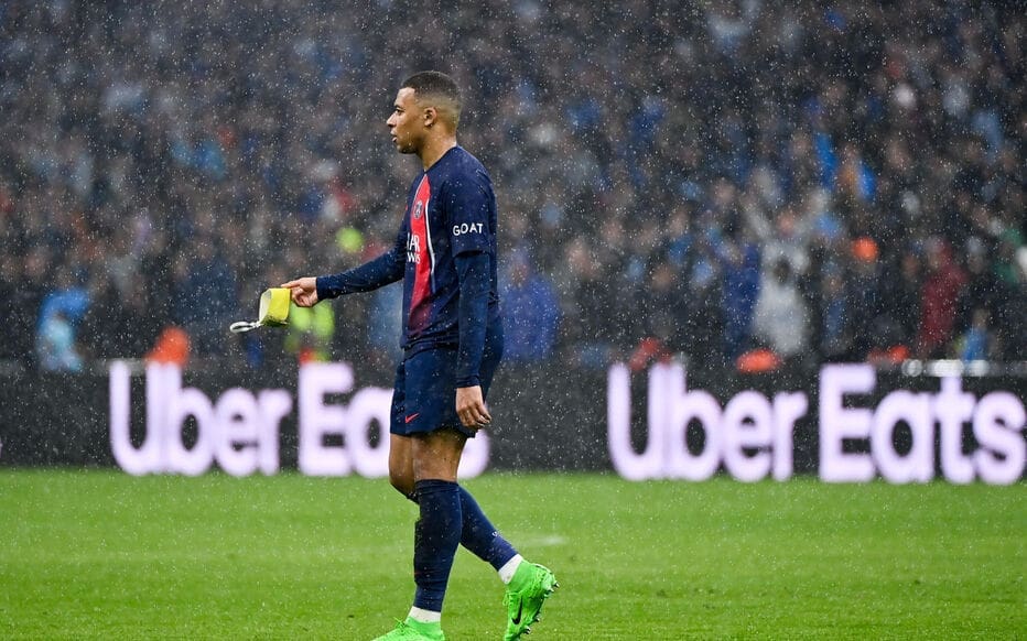 découvrez les circonstances étranges entourant le départ mystérieux d'un joueur du psg, un événement qui fait trembler le monde du football. plongée dans les secrets, les rumeurs et les révélations sur cette saga intrigante.