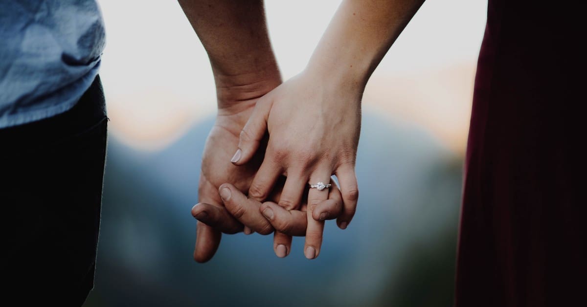 découvrez comment renforcer la fidélité dans votre couple grâce à des conseils pratiques et des stratégies efficaces. explorez l'importance de la communication, de la confiance et de l'engagement pour bâtir une relation solide et durable.