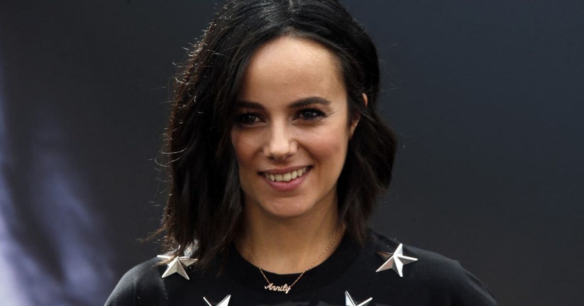 découvrez l'hommage émouvant d'alizée à sa fille annily, un moment touchant où l'artiste partage ses souvenirs et son amour inconditionnel. plongez dans cette célébration de la maternité et des liens familiaux.