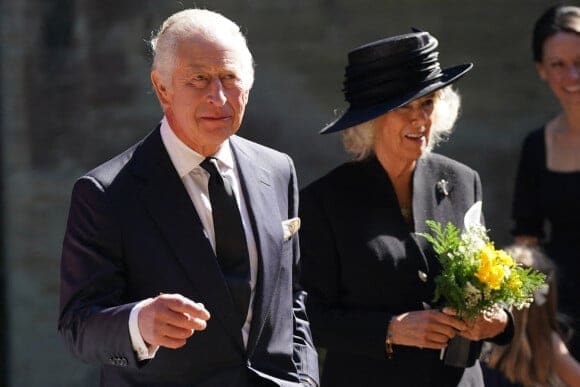 découvrez l'histoire fascinante de l'union entre camilla et charles, symbole de longévité et d'amour perdurant à travers les épreuves. plongez dans les moments clés de leur relation et les défis qu'ils ont surmontés ensemble.