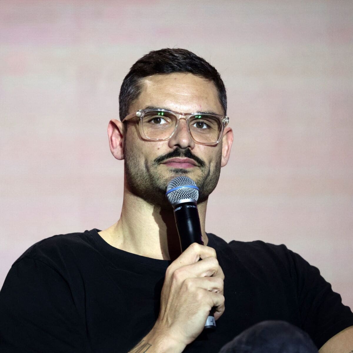 découvrez le parcours touchant de laure manaudou face à la dépression, un sujet délicat qui éclaire les luttes intérieures des athlètes. plongez dans son histoire et apprenez comment elle surmonte les obstacles pour retrouver l'équilibre tant sur le plan personnel que sportif.