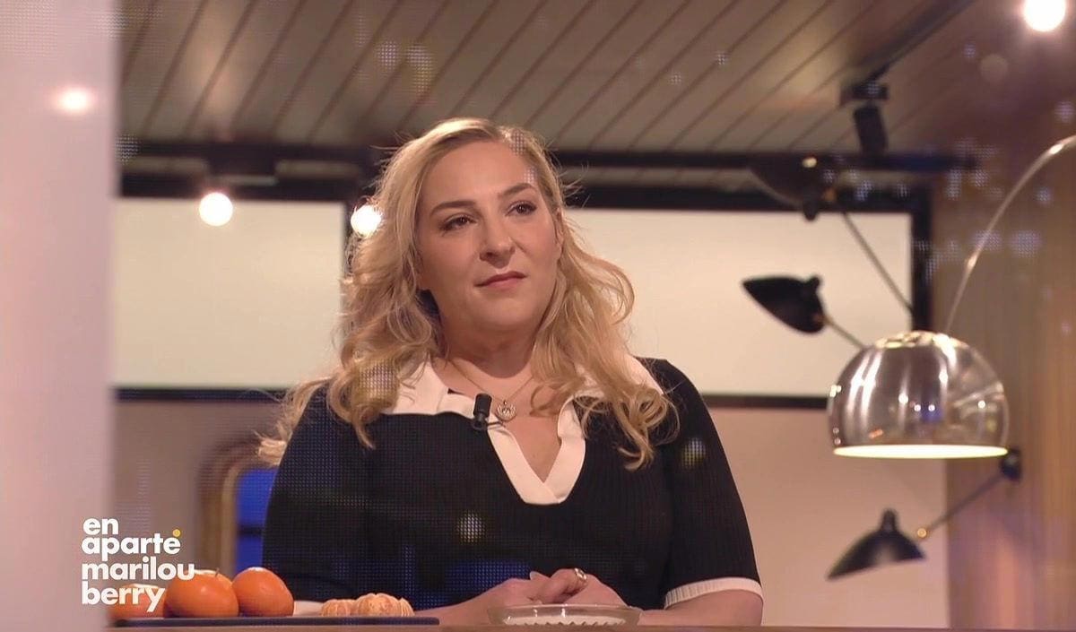 découvrez "mystère familial" de josiane balasko, un récit poignant sur les liens du sang, les secrets enfouis et les vérités qui émergent au fil des pages. une exploration touchante des relations familiales, mêlant drame et humour, qui vous tiendra en haleine jusqu'à la dernière ligne.