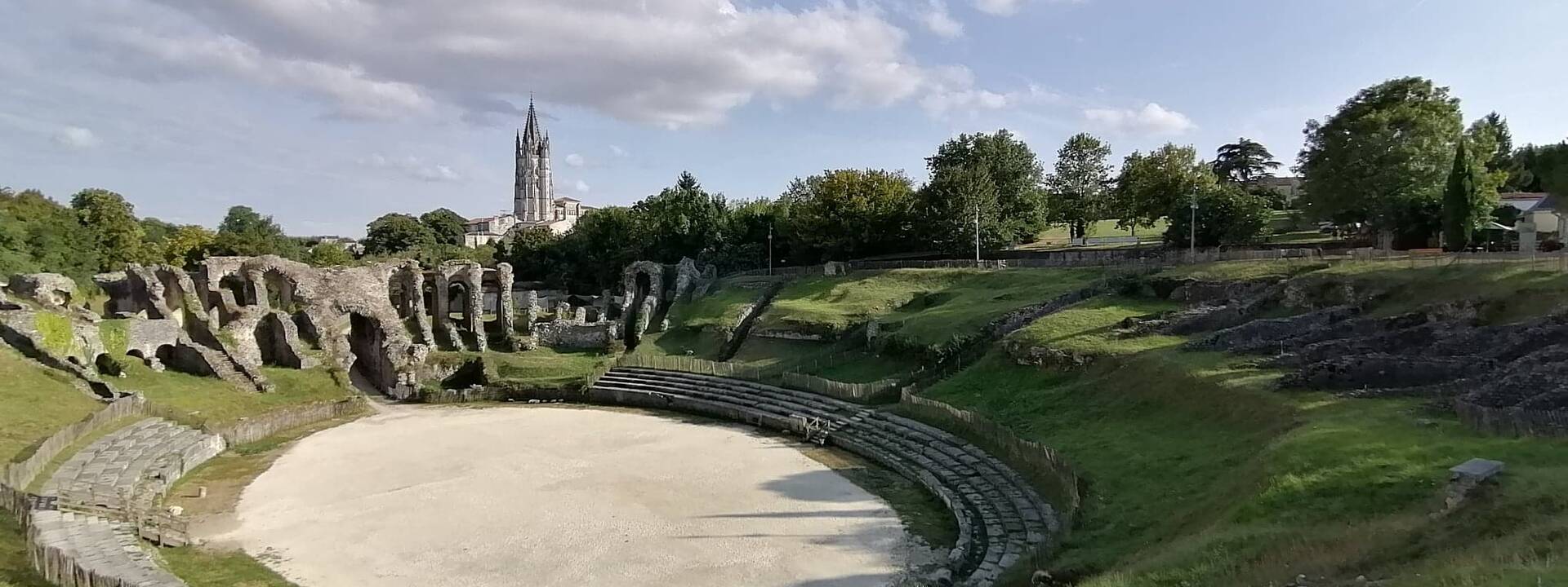 découvrez les histoires fascinantes des naissances secrètes en charente-maritime. plongez dans cet univers mystérieux où de nombreux récits surprenants et émouvants s'entrelacent, révélant des secrets bien gardés et des destins inattendus.