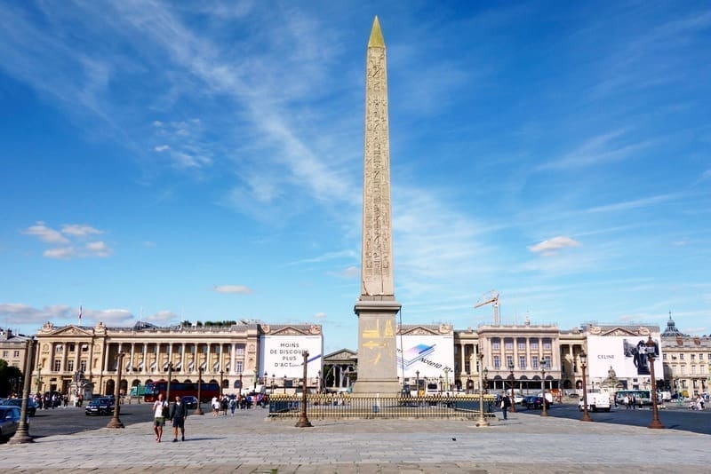 découvrez l'histoire fascinante des obélisques, ces monuments emblématiques qui symbolisent la puissance et la grandeur des civilisations anciennes. explorez leur architecture unique, leur signification culturelle et les mystères qui les entourent à travers les âges.