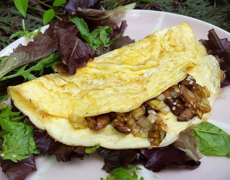découvrez notre délicieuse recette d'omelette au sésame, un plat léger et savoureux qui allie des œufs crémeux à la saveur unique du sésame. idéale pour un repas rapide ou un brunch savoureux, cette omelette est à la fois simple à préparer et pleine de nutriments. essayez-la dès aujourd'hui et ajoutez une touche originale à votre cuisine !