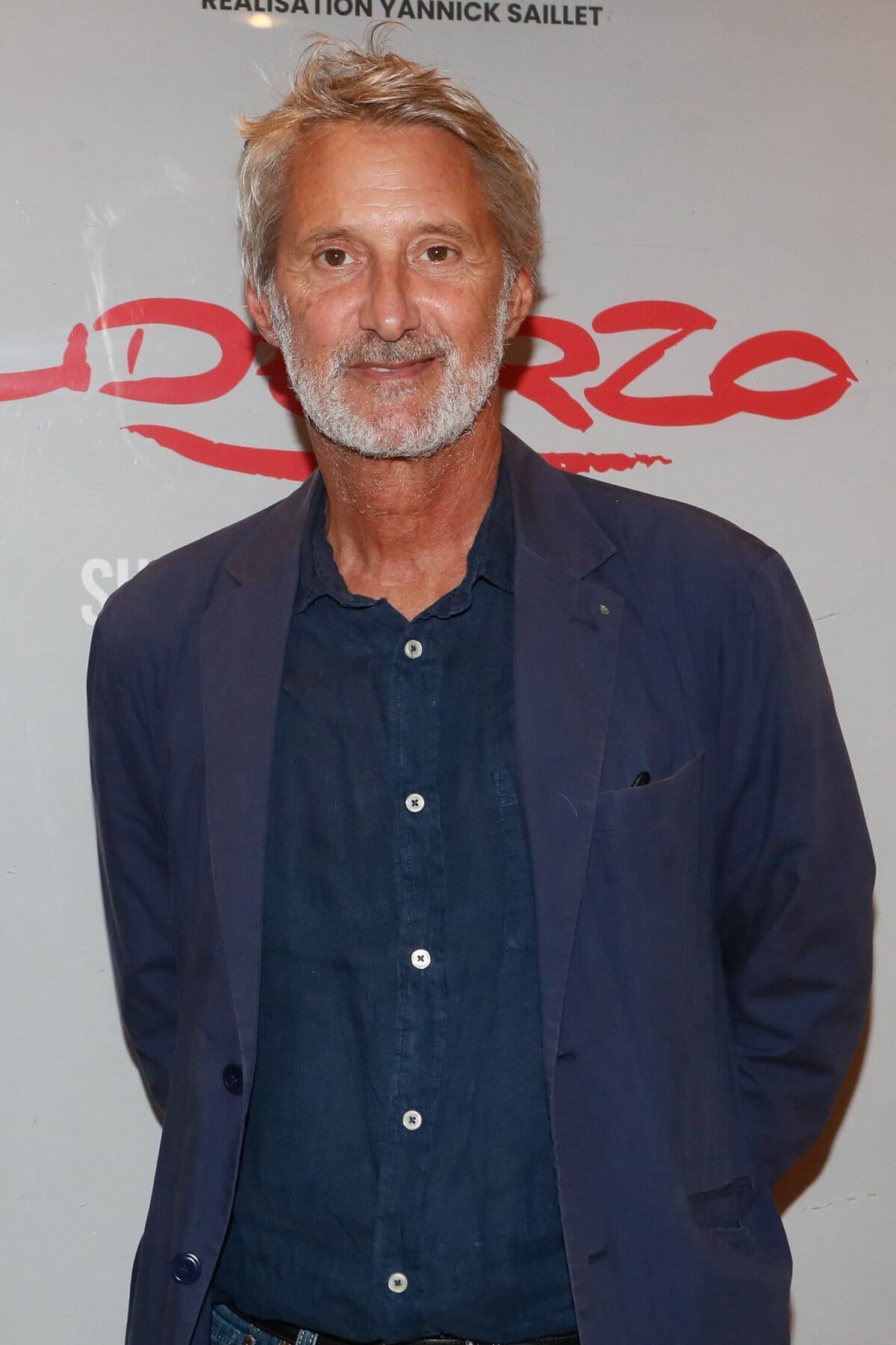 découvrez le fascinant projet secret d'antoine de caunes, une aventure inédite mêlant créativité et mystère. plongez dans l'univers captivant de l'animateur emblématique et explorez les coulisses d'une réalisation qui promet de surprendre ses fans.