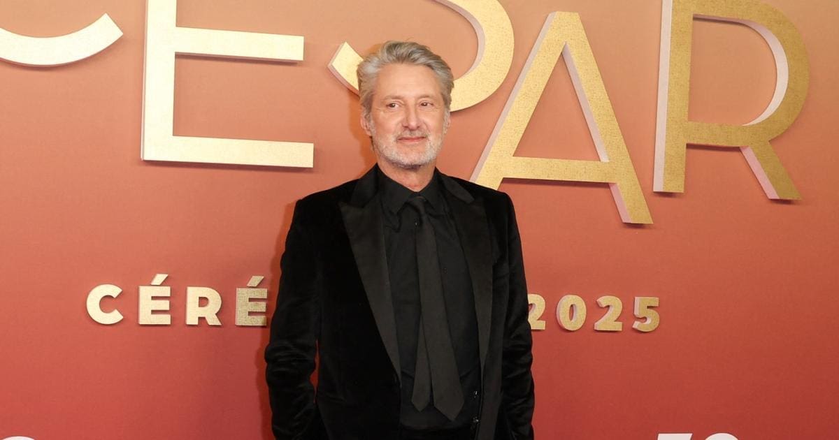découvrez le fascinant projet secret d'antoine de caunes, une aventure créative qui mêle mystère et innovation. plongez dans l'univers captivant de ce célèbre animateur et réalisateur français et explorez les coulisses de cette initiative inédite qui promet de surprendre et d'inspirer.