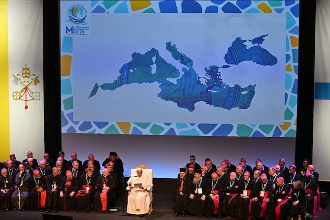 découvrez les revenus mystérieux du pape et plongez dans les secrets financiers du vatican. une exploration fascinante des ressources financières de l'église catholique et des enjeux qui en découlent.