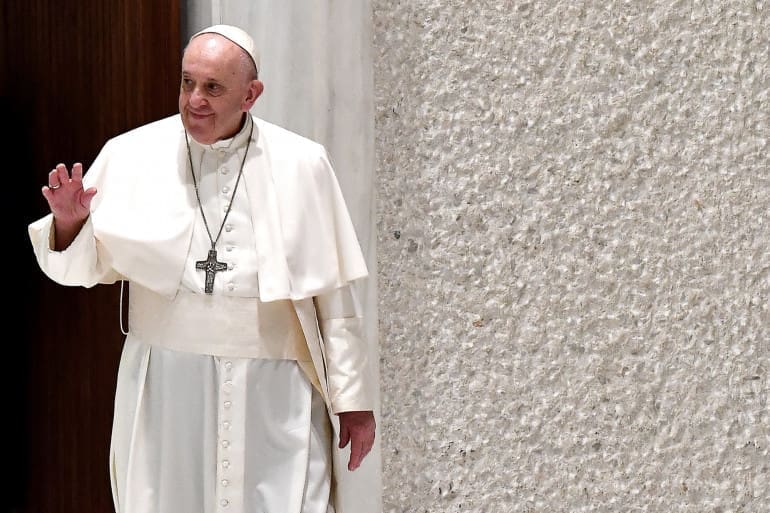 découvrez les secrets cachés derrière les revenus mystérieux du pape. plongez dans les sources de financement, les dons et les investissements qui soutiennent les activités du saint-siège. une analyse fascinante des finances de l'église catholique qui soulève des questions intrigantes.