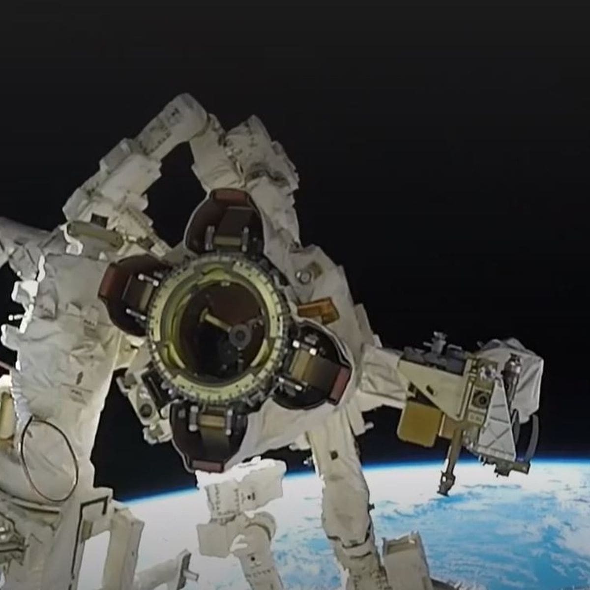 découvrez l'histoire fascinante du satellite russe perdu, son lancement, les enjeux technologiques et les mystères qui entourent sa disparition dans l'espace. plongez dans l'univers des satellites et les défis auxquels la russie fait face dans ses explorations spatiales.