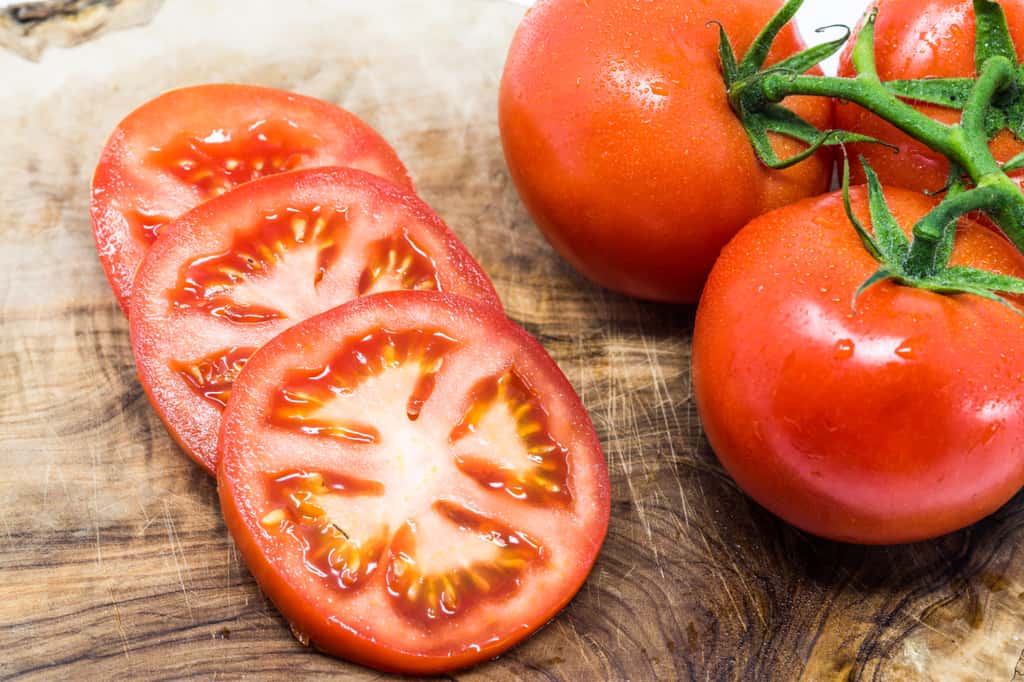 découvrez les secrets des tomates savoureuses : conseils de culture, variétés incontournables et astuces de cuisine pour sublimer vos plats. plongez dans l'univers du jardinage et apprenez à réussir vos récoltes de tomates.