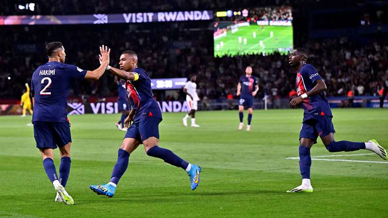 découvrez le parcours fulgurant d'ousmane dembélé, de ses débuts prometteurs à ses succès marquants dans le monde du football. plongez dans l'univers de ce talent exceptionnel qui a conquis les terrains et les cœurs.
