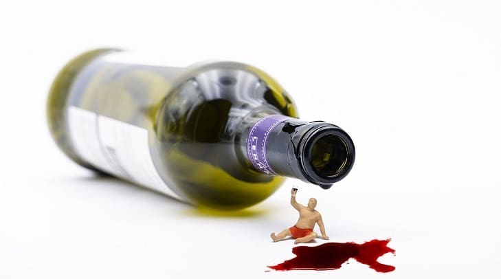 découvrez comment éliminer efficacement les taches de vin rouge avec nos astuces pratiques et nos conseils d'experts. ne laissez plus une goutte de vin gâcher vos vêtements ou votre table !