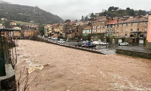 découvrez l'atmosphère captivante de saint-rome-de-cernon où la tension palpable entre tradition et modernité se manifeste à travers ses paysages pittoresques et son patrimoine riche. plongez dans ce village chargé d’histoire, entre événements culturels et paysages inspirants.