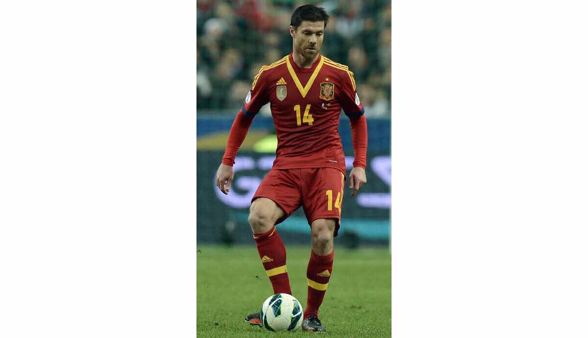 découvrez les détails du transfert de xabi alonso vers le real madrid, un mouvement marquant qui a marqué l'histoire du club. plongez dans les aspects sportifs et personnels de ce transfert qui a révélé un milieu de terrain exceptionnel et a contribué aux succès du club madrilène.