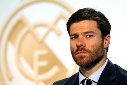 découvrez les coulisses du transfert de xabi alonso au real madrid, une opération majeure qui a marqué l'histoire du club et du football européen. revivez les moments clés et les enjeux de cette signature emblématique.
