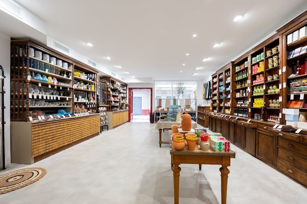 découvrez les trésors cachés de la côte d'azur, une destination envoûtante où se mêlent paysages époustouflants, charmants villages et plages idylliques. explorez cette région de la méditerranée et laissez-vous séduire par ses richesses culturelles et gastronomiques.