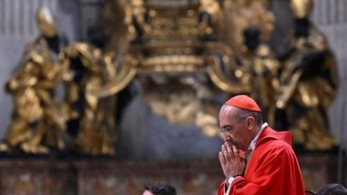 découvrez les figures marquantes du conclave, leurs rôles, leurs influences et les événements marquants qui ont façonné l'histoire de cette réunion décisive au sein de l'église catholique.