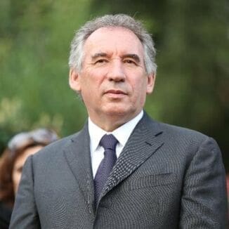profitez d'un dîner discret après un événement avec bayrou. réunissez-vous dans une ambiance intime pour déguster des plats savoureux et partager des moments privilégiés. une expérience culinaire inoubliable qui allie convivialité et raffinement.
