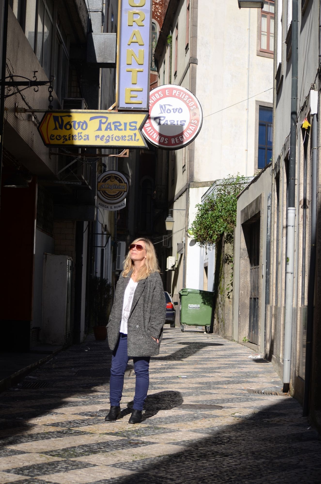 découvrez l'histoire captivante de bruno qui surprend coralie lors d'une escapade à new york. une aventure pleine de rebondissements, d'émotions et de moments inoubliables dans la ville qui ne dort jamais.