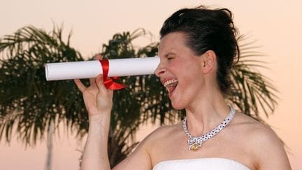 découvrez le festival de cannes 2025 qui célèbre le triomphe de l'agent secret tout en rendant hommage à la richesse culturelle du brésil. un événement marquant qui allie cinéma d'action et traditions vibrantes.